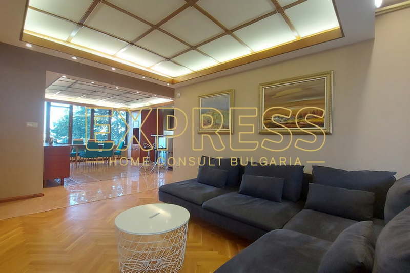 4-bedroom apartment in Sofiya, Centyr