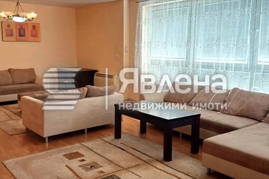 Четиристаен апартамент с тераса и гледка към Витоша в Център, София