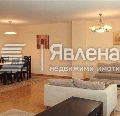 Снимка 2 — Четиристаен апартамент с тераса и гледка към Витоша в Център, София
