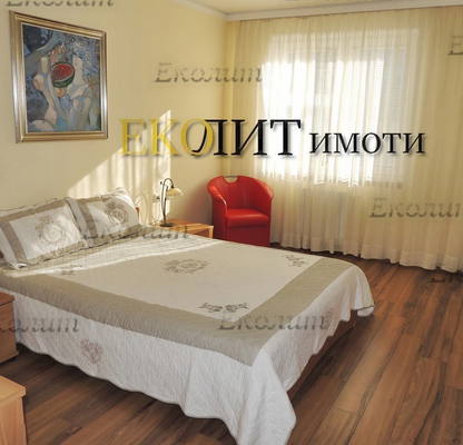 Снимка 4 — Луксозен 4-стаен апартамент с панорамни тераси в Център, София