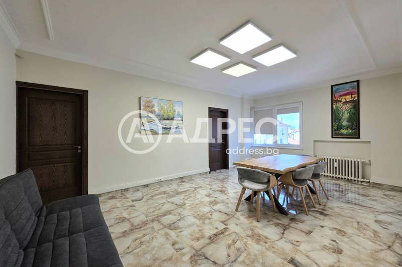 4-bedroom apartment in Sofiya, Centyr