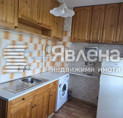 Снимка 2 — Двустаен апартамент с остъклена тераса в Дианабад, София