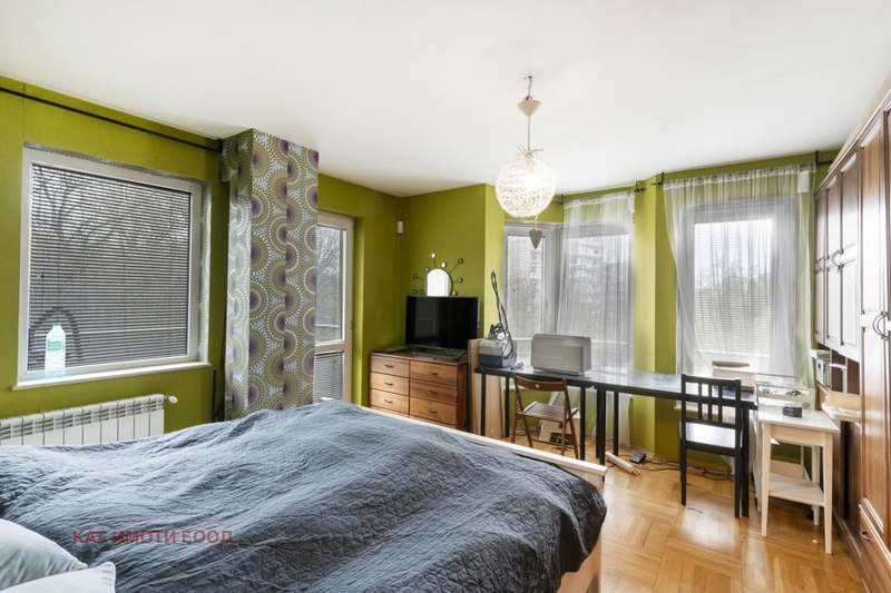 3-bedroom apartment in Sofiya, Dianabad