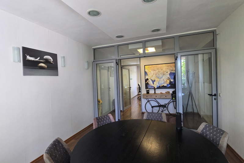 4-bedroom apartment in Sofiya, Doktorski Pametnik