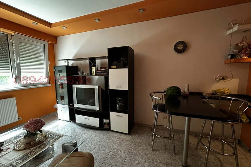 Non-walk-through 3-room apartment in Druzhba 1 with two bathrooms