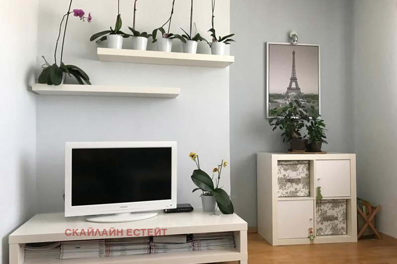 Двустаен апартамент с тераса в Дружба 1, София