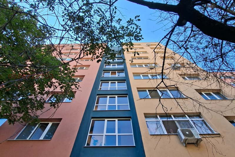 Three-room apartment in Druzhba 2 with two terraces
