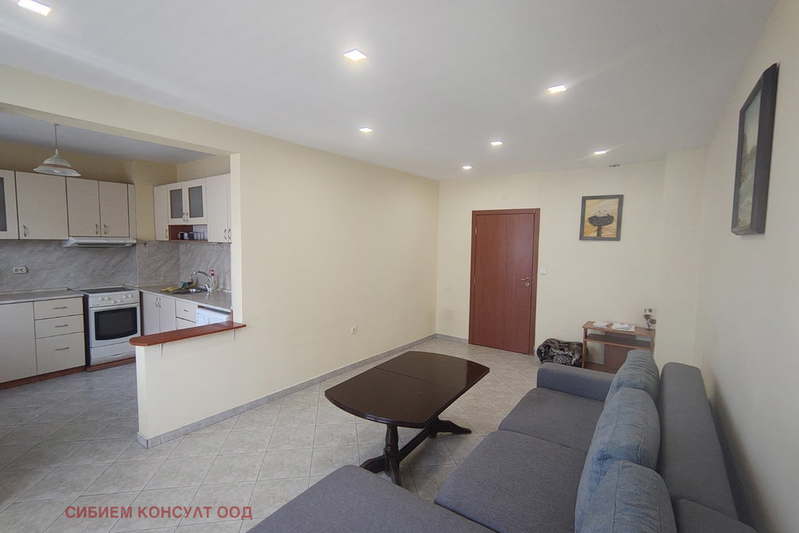 3-стаен апартамент с южна тераса в Дружба 2, София
