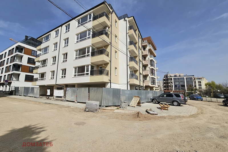 Двустаен апартамент с две тераси в Дървеница, София