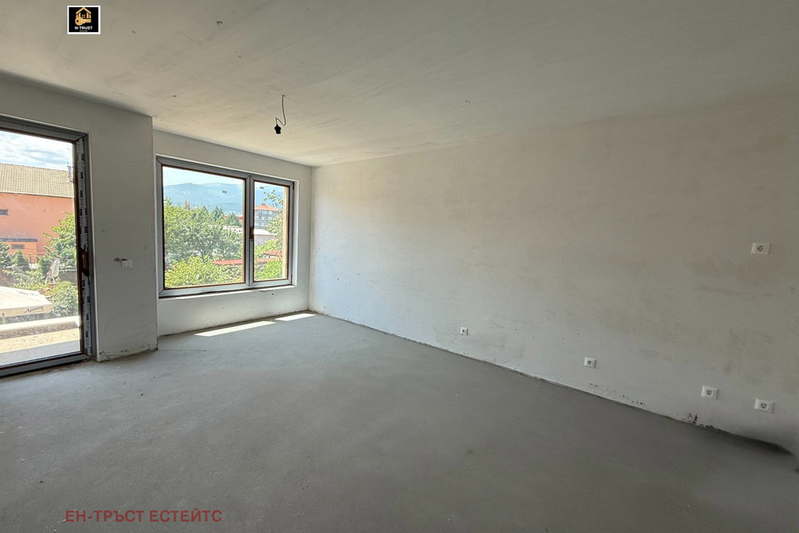 3-bedroom apartment in Sofiya, Gorublyane