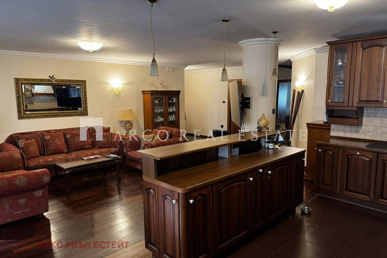 3-bedroom apartment in Sofia, Hladilnika