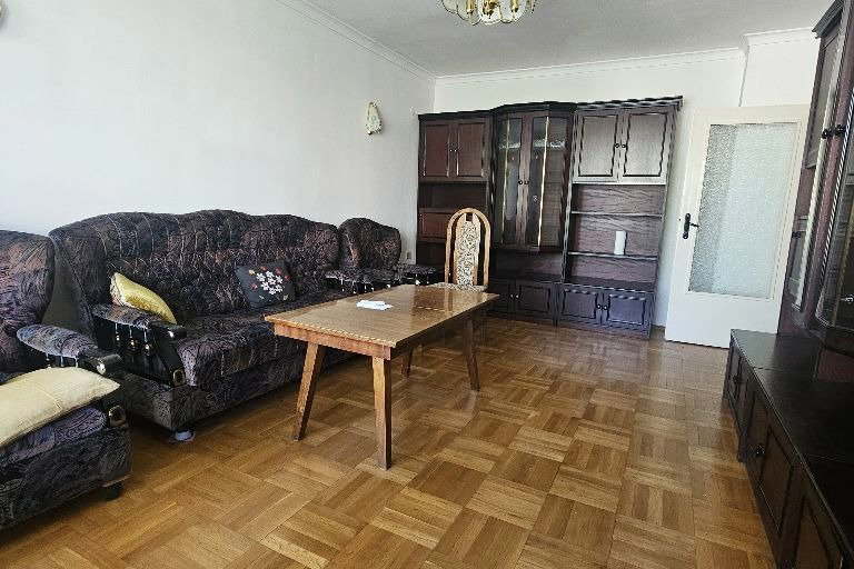 Тристаен апартамент в Изток с балкон и мазе