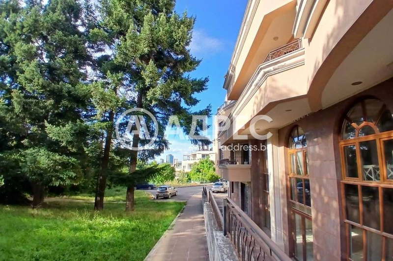 Двустаен апартамент в ж.гр. Южен парк с остъклена тераса
