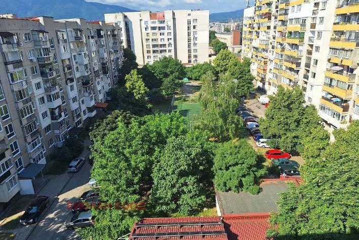 Тристаен апартамент в Красна поляна с два балкона
