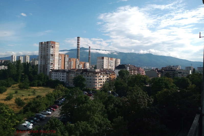 Тристаен апартамент с две тераси в Красна поляна 3, София