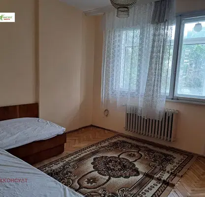 Снимка 3 — Просторен 3-стаен апартамент с 2 балкона в Красно село, София