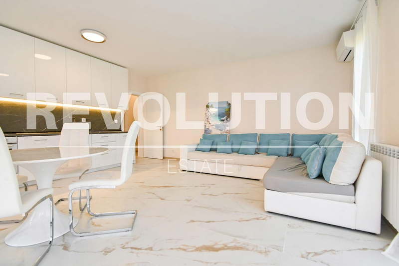 3-bedroom apartment in Sofiya, Krasno Selo