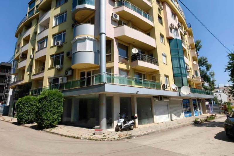 Two-room apartment in Manastirski Livadi with terrace