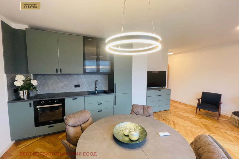 3-bedroom apartment in Sofiya, Krystova Vada