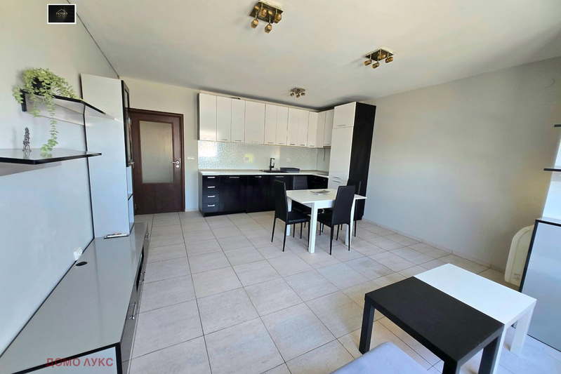 Тристаен апартамент с паркомясто в Кръстова вада, София