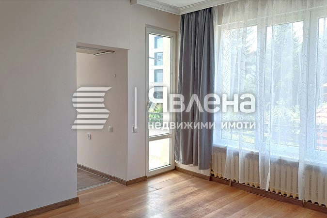3-стаен апартамент с три тераси в Лозенец, София