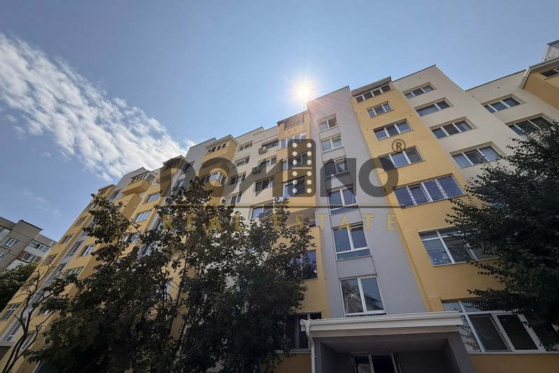 Двустаен апартамент с тераса в Люлин 1, София