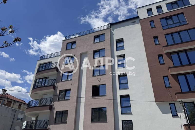 Двустаен апартамент в Люлин 10 с две тераси