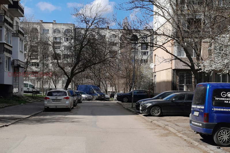 Тристаен апартамент с две тераси в Люлин 3, София