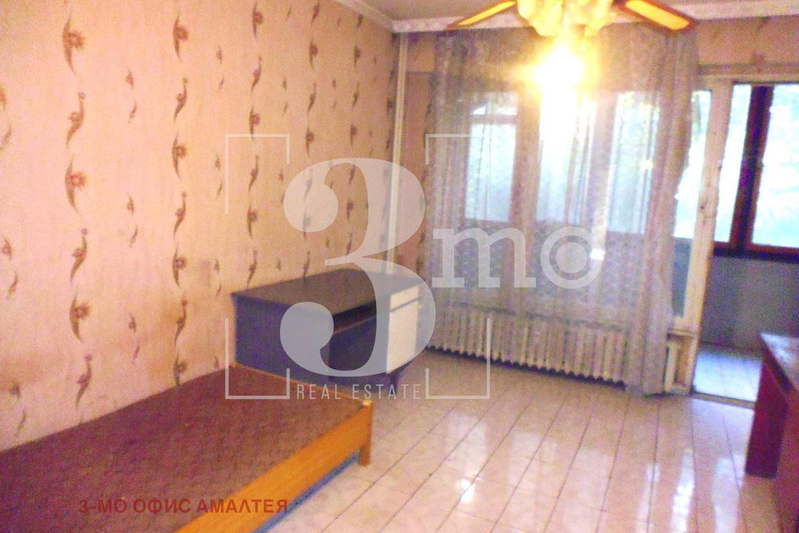 Тристаен апартамент с три балкона в Люлин 3, София