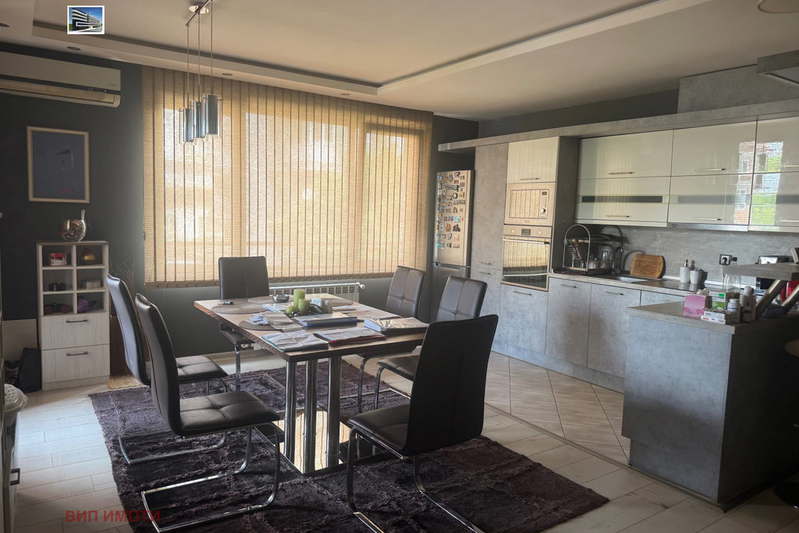 3-bedroom apartment in Sofiya, Lyulin - Centyr