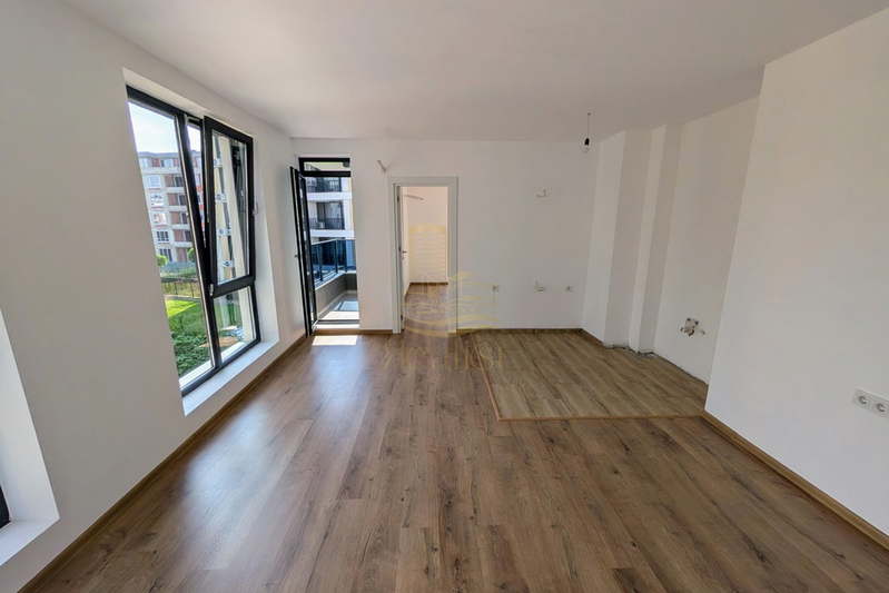 Three-room apartment in Malinova Dolina with parking space
