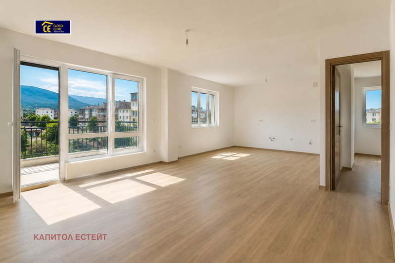 Spacious 3-room apartment in Manastirski Livadi with south aspect