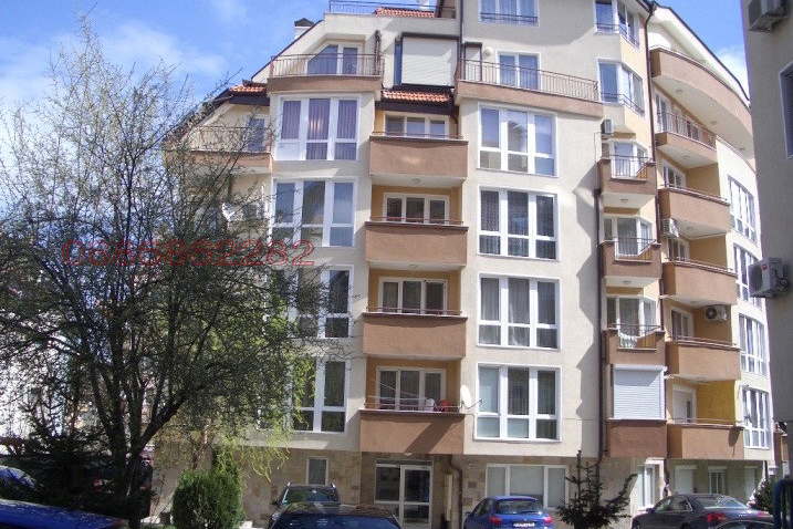 Тристаен апартамент с паркомясто в Манастирски ливади, бул. България
