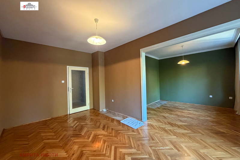 3-bedroom apartment in Sofiya, Medicinska Akademiya
