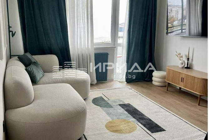 Двустаен апартамент в Младост 2 с тераса на последен етаж