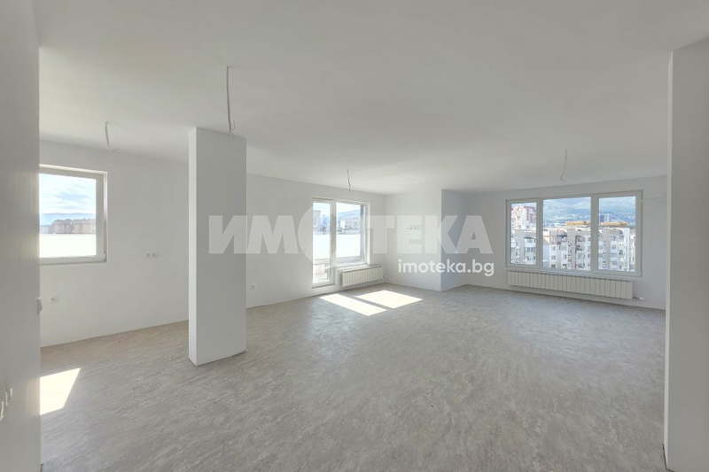 3-bedroom apartment in Sofiya, Mladost 4