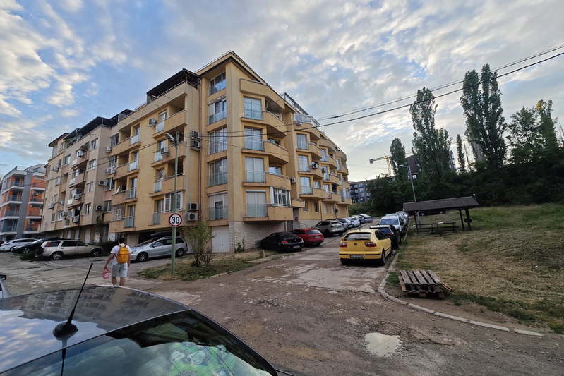 Двустаен апартамент с остъклена тераса в Овча купел 1, София
