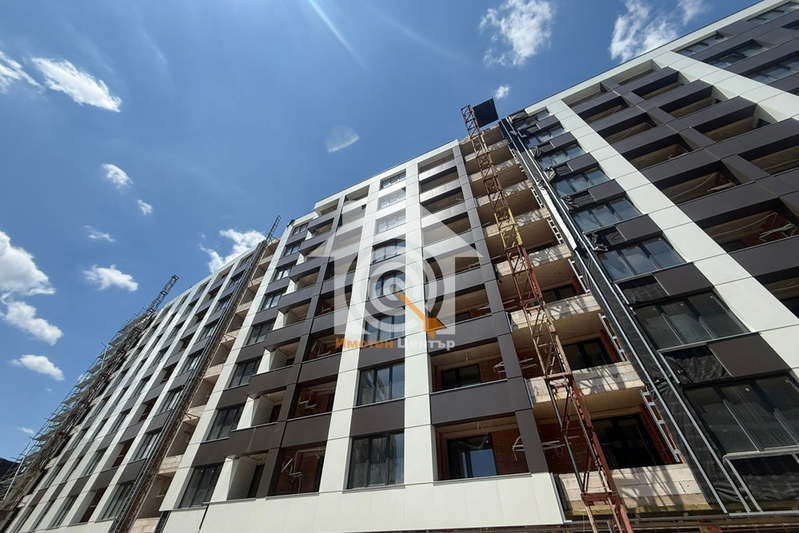 Тристаен апартамент с югоизточно изложение в Павлово, София