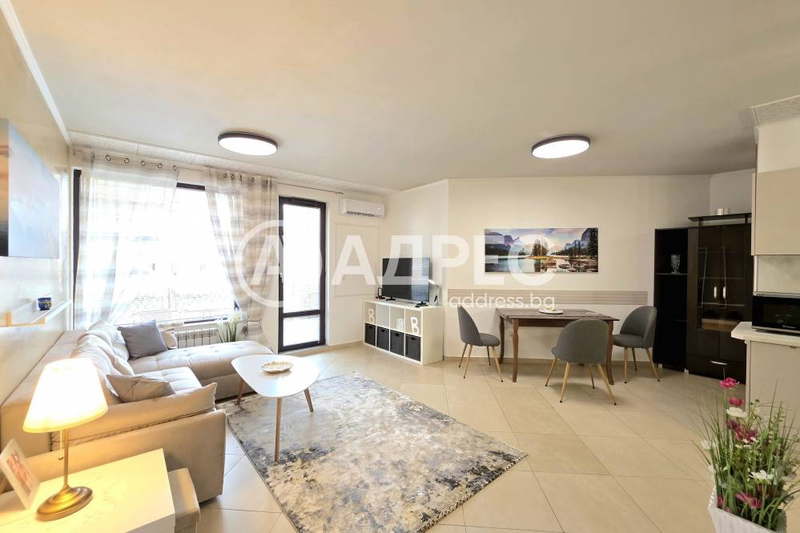 Двустаен апартамент в Полигона с балкон и асансьор