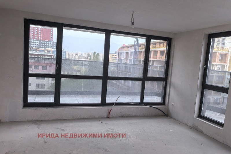 3-bedroom apartment in Sofiya, Poligona