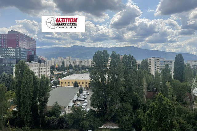 Тристаен апартамент с тераса в Полигона, София