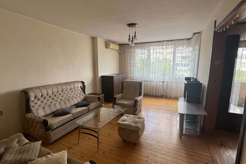 Тристаен апартамент с 108 кв.м в Слатина, с две тераси