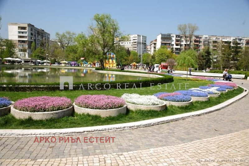 Тристаен апартамент с тераса в Стрелбище, София