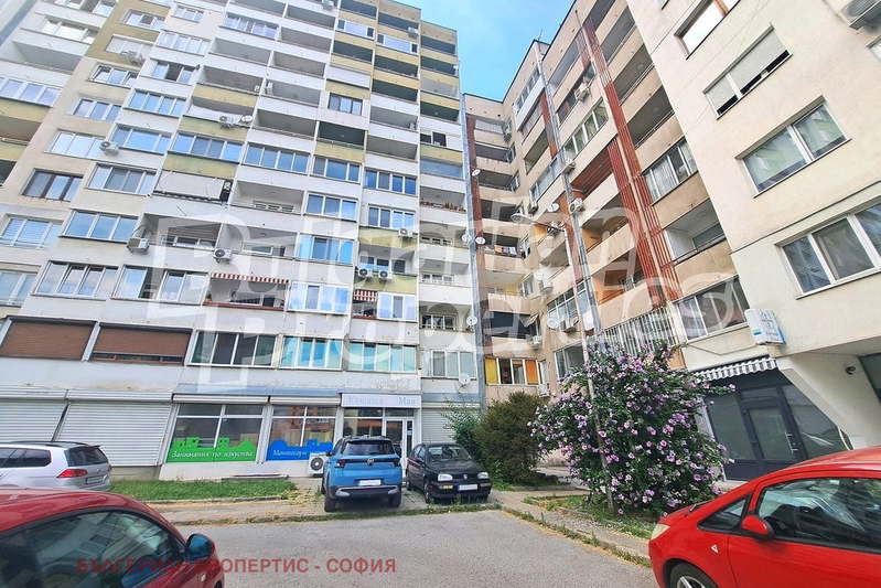 3-bedroom apartment in Sofiya, Strelbishte