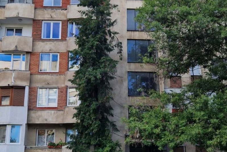 Тристаен апартамент в Стрелбище с гараж и асансьор