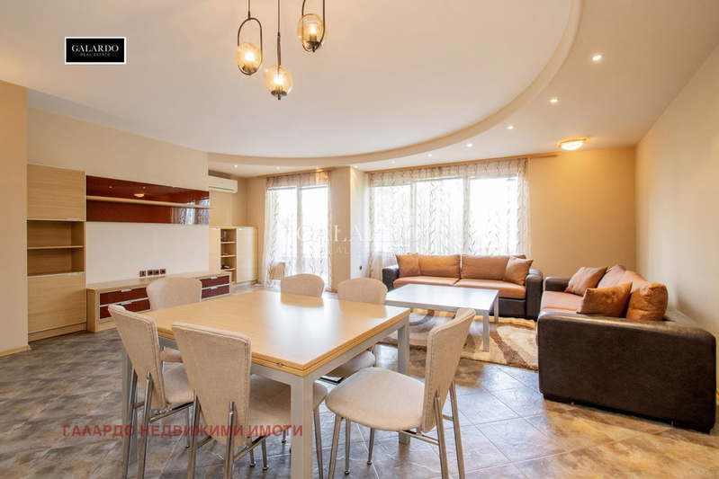 3-bedroom apartment in Sofiya, Strelbishte