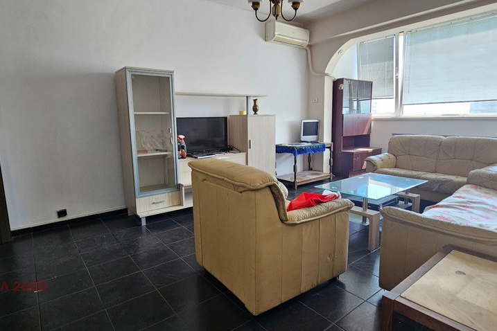 3-bedroom apartment in Sofiya, Tolstoi