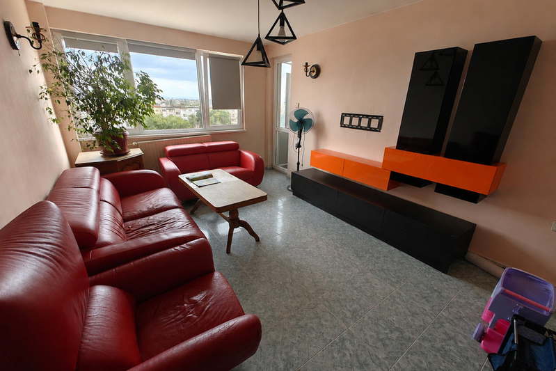 3-bedroom apartment in Sofiya, Tolstoi