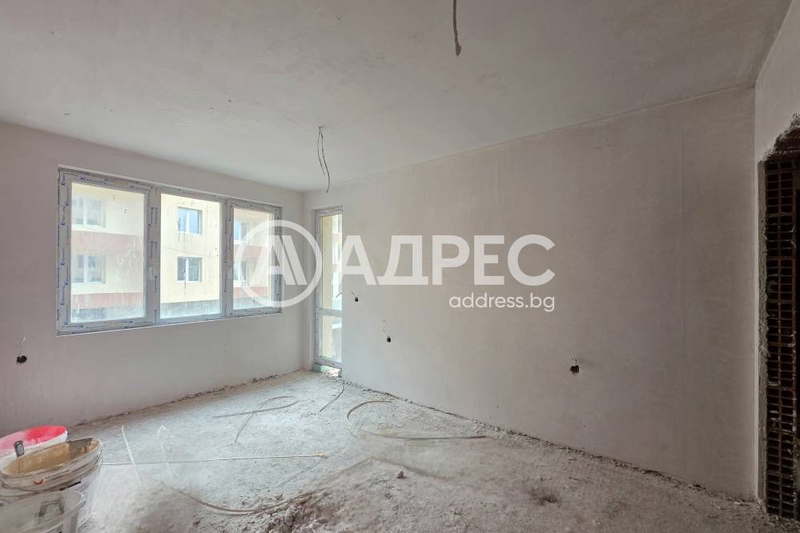 Двустаен апартамент с тераса в кв. Витоша, София