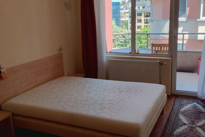 Двустаен апартамент с тераса в кв. Витоша, София